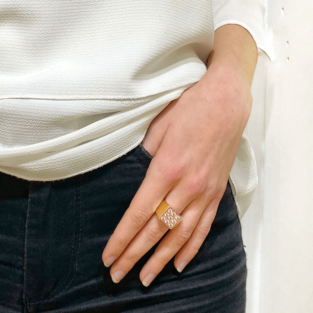 Anello quadrato con zirconi