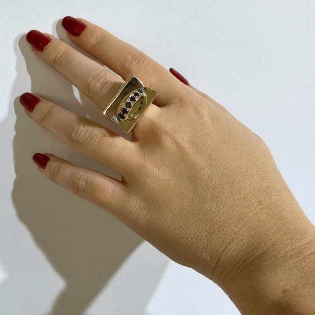 Anello retrò con zirconi