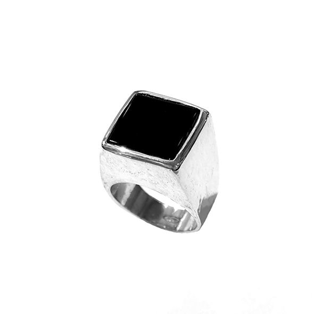 Anello in argento con pietra dura