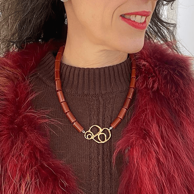 Collana in agata naturale con centrale in bronzo